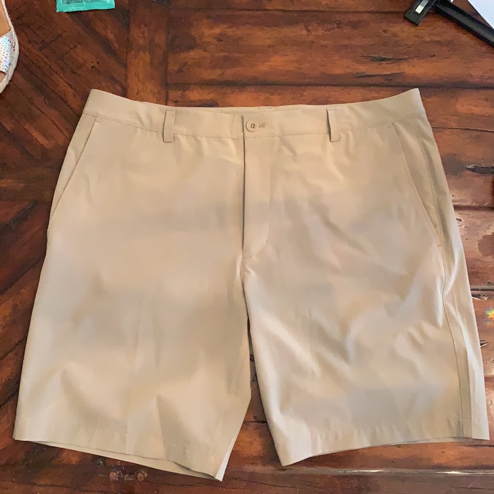Vineyard Vines Fairway Short